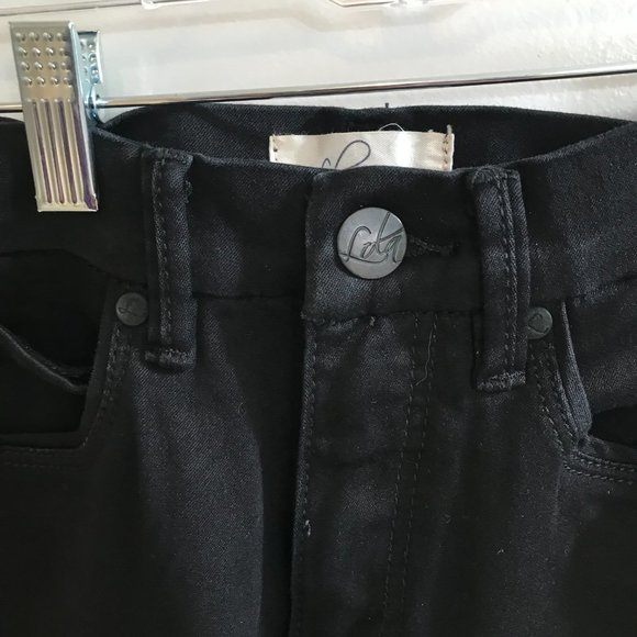 Lola Jeans, Cynthina,  Mid Rise, Flare Jet Black . size 4 or Cad 28 - Picture 5 of 7